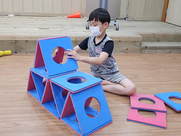 행가레 아동체육활동 2 활동내용 색판 쌓기